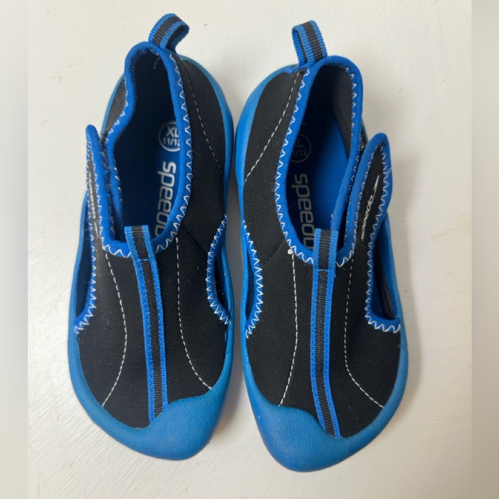 ⭐️2 for $10 Speedo water shoes